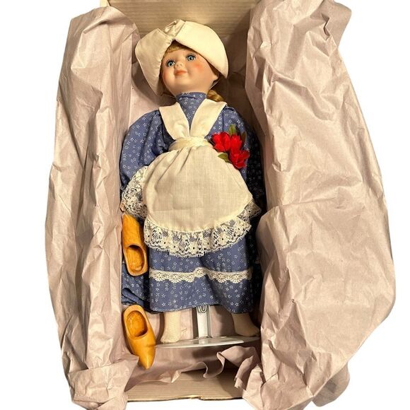 Vintage 1994 House of Lloyd Private Collection Jana Dutch Girl Porcelain Doll - Picture 5 of 10